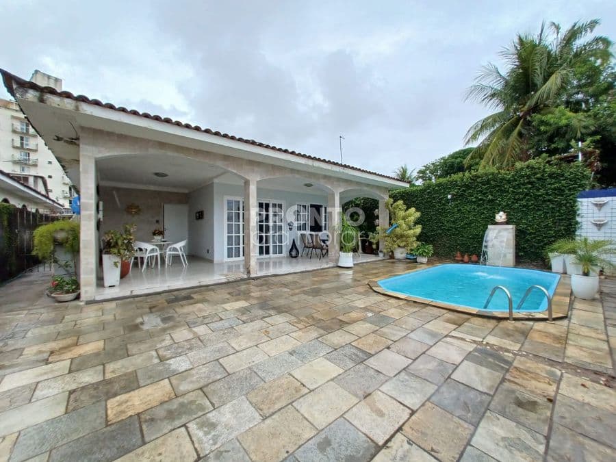 imagem de casa Bairro de Candeias Jaboatão dos Guararapes PE, com 193,00 m².