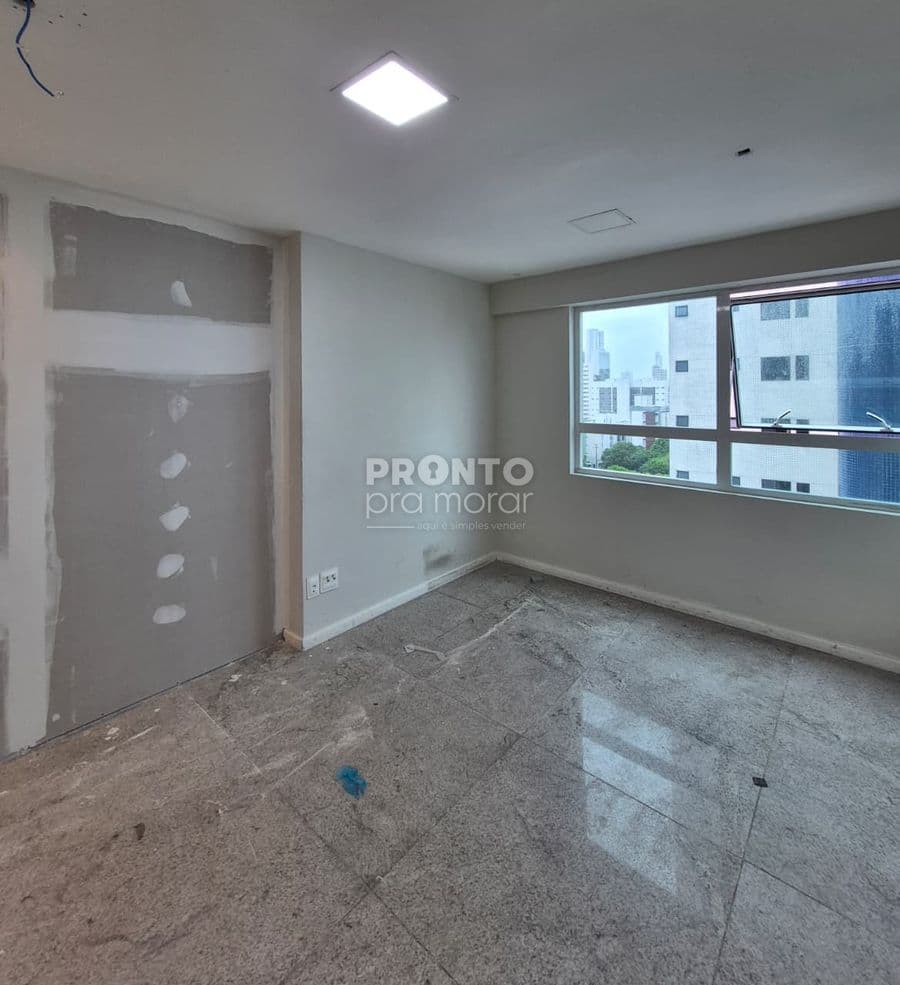 imagem de comercial Bairro de Casa Forte Recife PE, com 26,00 m².